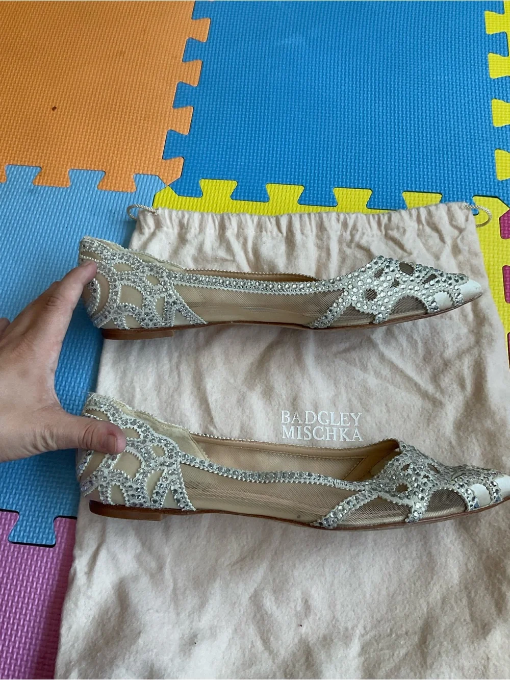 💎Badgley Mischka 9 Wide Ivory Satin Silver Crystal Embellished Pointed Toe Flats